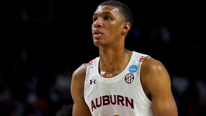 Auburn Tigers forward Jabari Smith (10) attempts a free throw against the Miami (Fl) Hurricanes in the first half during the second round of the 2022 NCAA Tournament.